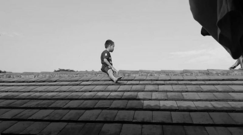 Non vuole essere circonciso: bimbo di 5 anni scappa sul tetto dell’ospedale