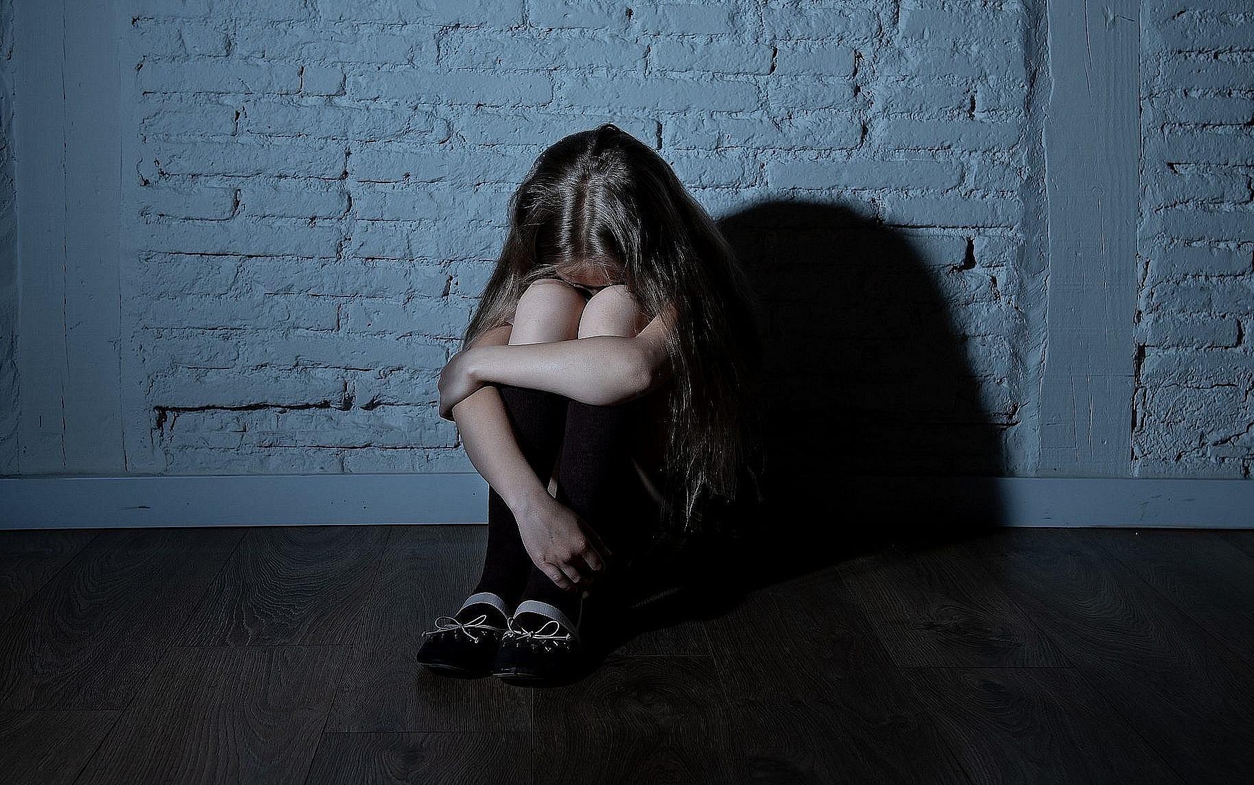 Bidello psicologicamente fragile abusava di minori: incubo a Brescia