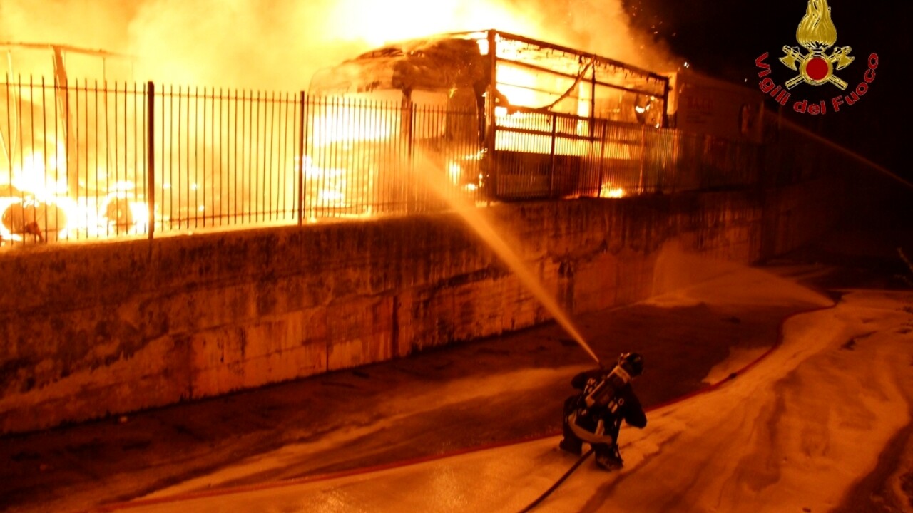 Scuole chiuse Avellino: incendio a Montefredane, sindaco chiude tutto