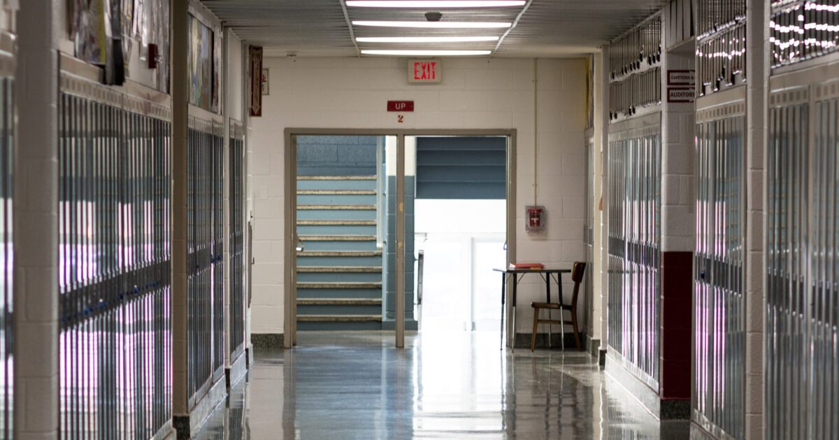 Sciopero scuola 4 novembre 2025: si fermano docenti e Ata per protestare contro precariato e stipendi bassi