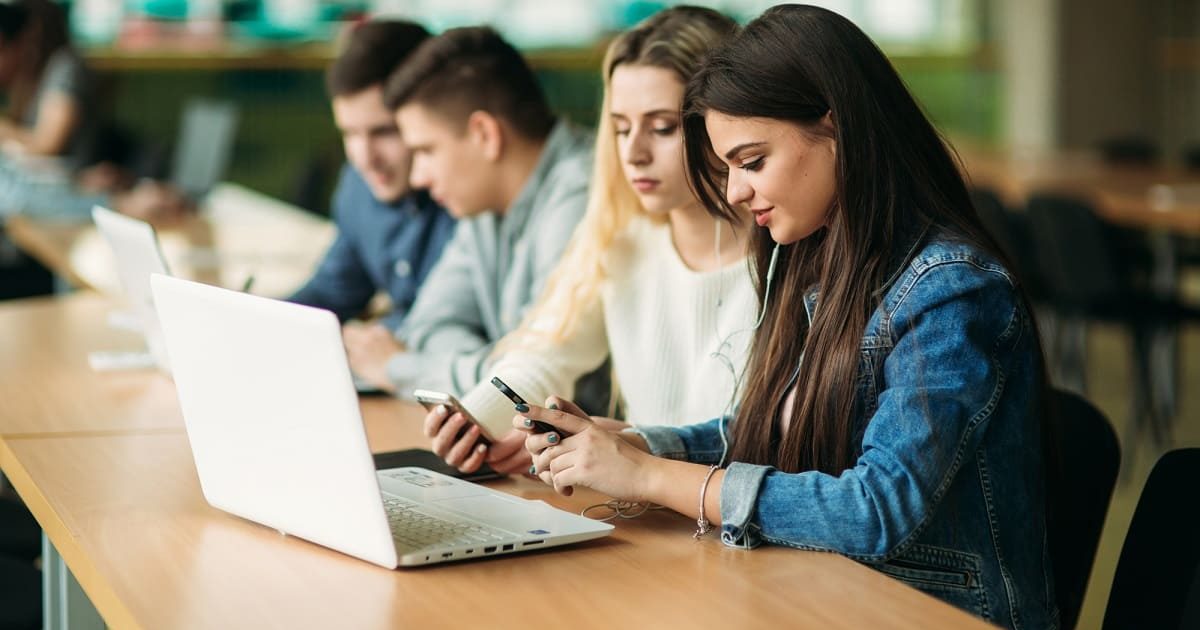 Sempre più a rischio i 500 euro garantiti di carta docente man mano che viene estesa la platea dei beneficiari