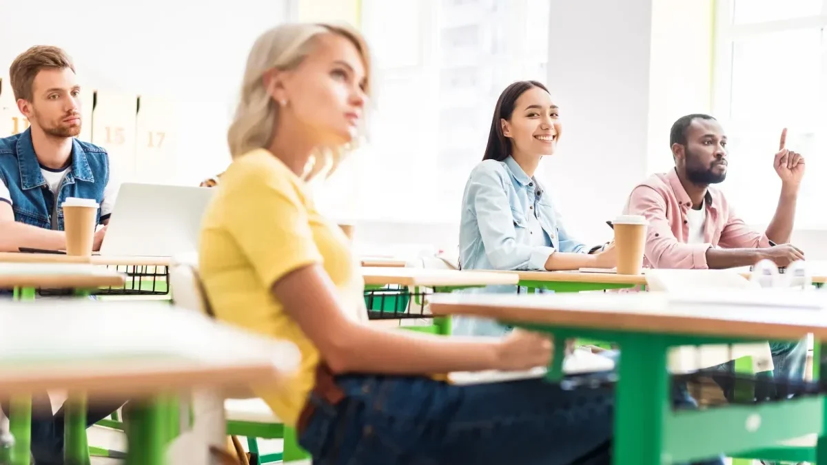 Precari scuola: scatti stipendiali automatici ogni 3-4 anni per aumenti più regolari