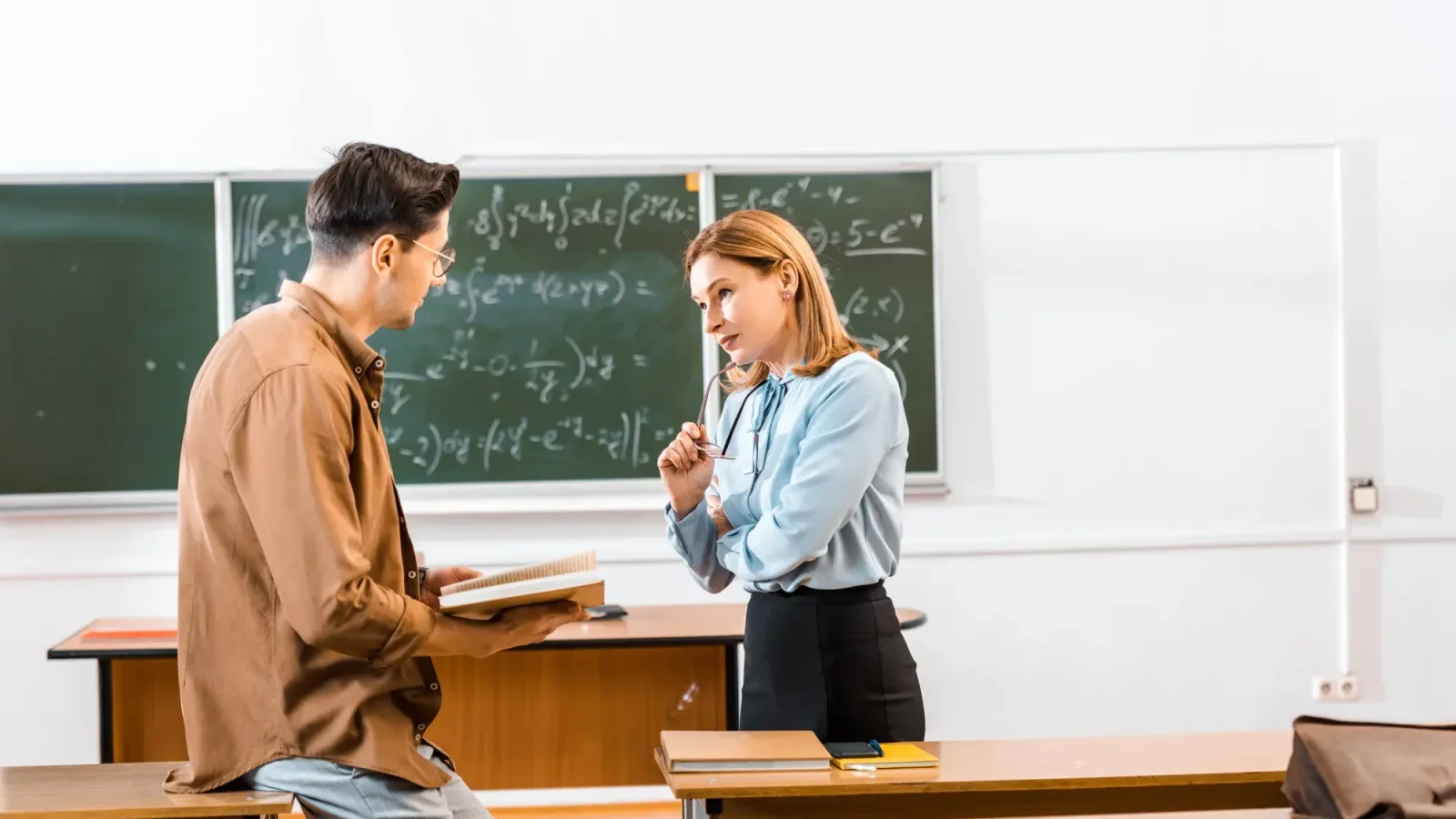 Docenti con tre anni di servizio: hanno diritto alla stabilizzazione automatica o al risarcimento?