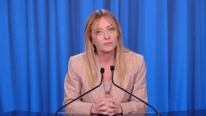 Studenti in piazza, nuovo reato per partecipazione violenta ad una manifestazione. Meloni: “Fino a 5 anni di carcere e 20 mila euro di multa”