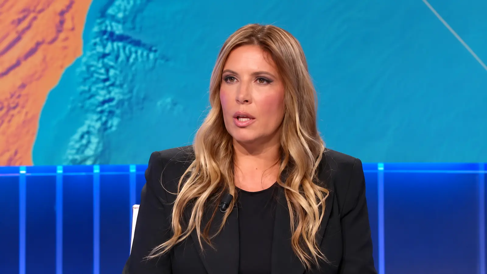 Selvaggia Lucarelli provoca: "I docenti dovrebbero dire ai ragazzi cosa fare sul web. Ma chi insegna agli insegnanti?"