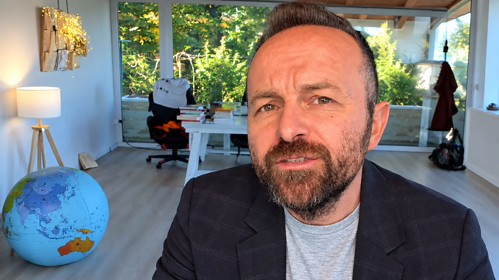 Enrico Galiano: "Io faccio politica in classe e non smetterò mai"