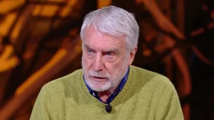 Crepet attacca la scuola: “Ha fallito e promuove il 99% degli studenti”. Galiano esplode: “Venite a vedere come lavoriamo”