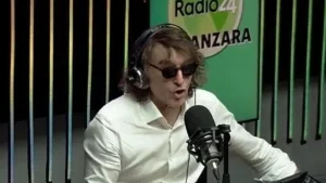 Studenti violenti in piazza, Cruciani attacca: "Il manganello della polizia è salutare"